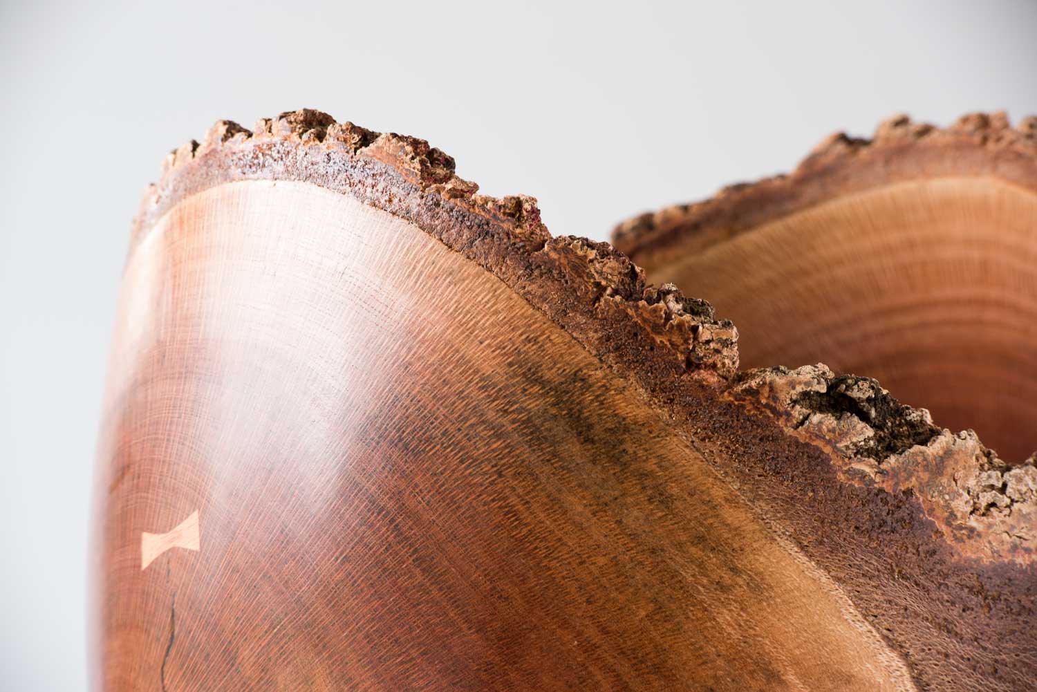 No324-Natural-tree-Wooden-vase-Detail Three Legged Oak Wooden Bowl