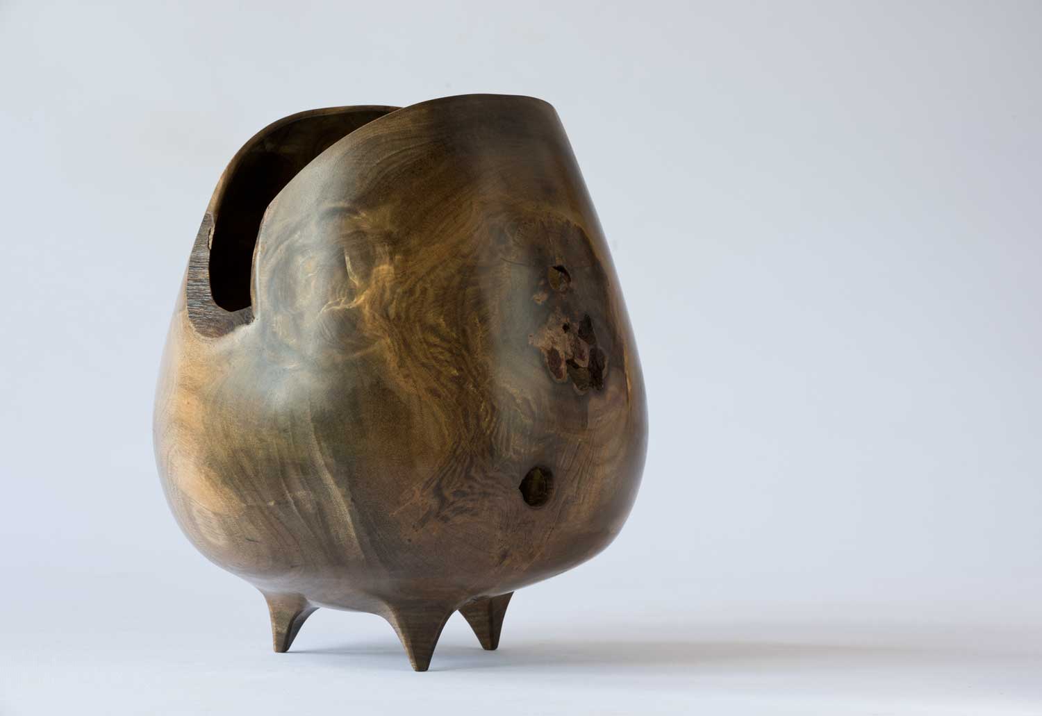No385-Puriri-Wooden-Vessel-b Three Legged Oak Wooden Bowl