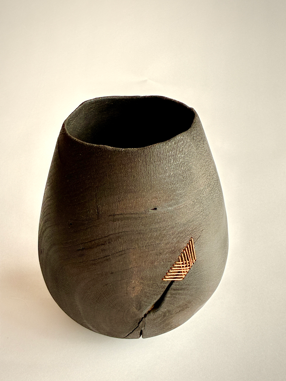 AV23_8994_Wooden-Art-Vessel.webp